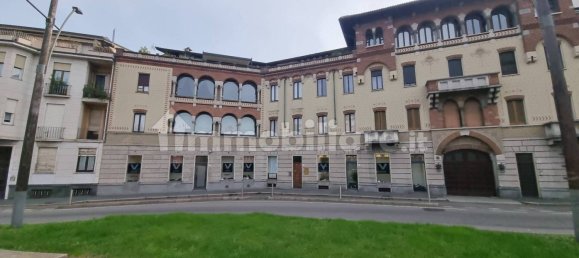 Коммерческая недвижимость с 1 комнатой в Леньяно, Италия № 137814 4