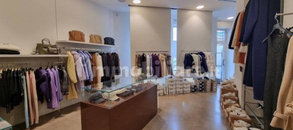 Коммерческая недвижимость с 1 комнатой в Леньяно, Италия № 137814 20