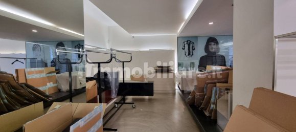 Коммерческая недвижимость с 1 комнатой в Леньяно, Италия № 137814 6