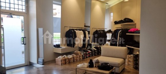 Коммерческая недвижимость с 1 комнатой в Леньяно, Италия № 137814 18