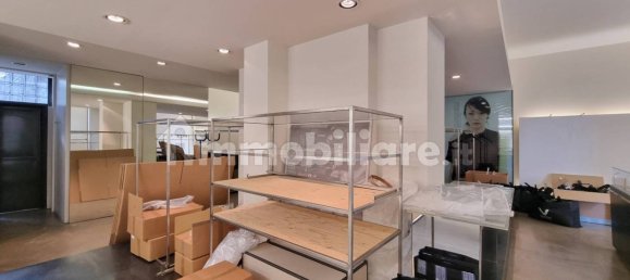 Коммерческая недвижимость с 1 комнатой в Леньяно, Италия № 137814 7