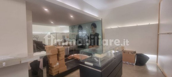 Коммерческая недвижимость с 1 комнатой в Леньяно, Италия № 137814 26