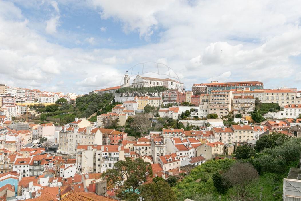 6 bedrooms Apartment in Lisbon, Portugal No. 65125