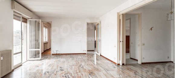 5 rooms Apartment in Vercelli, Italy No. 70284 3