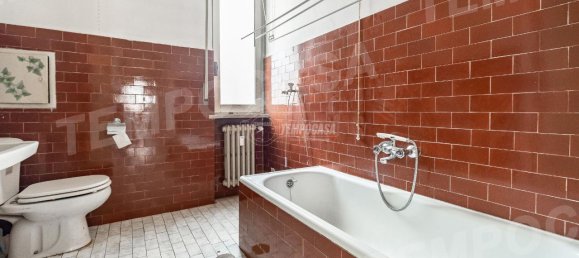 5 rooms Apartment in Vercelli, Italy No. 70284 13