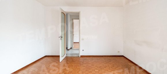 5 rooms Apartment in Vercelli, Italy No. 70284 7
