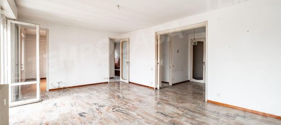 5 rooms Apartment in Vercelli, Italy No. 70284 2