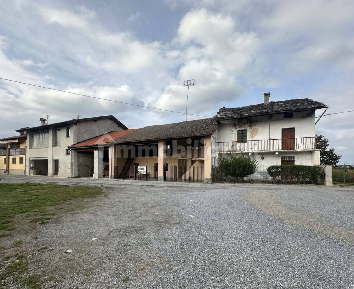 Apartamento de 2 dormitorios en Cuneo, Italy No. 43737