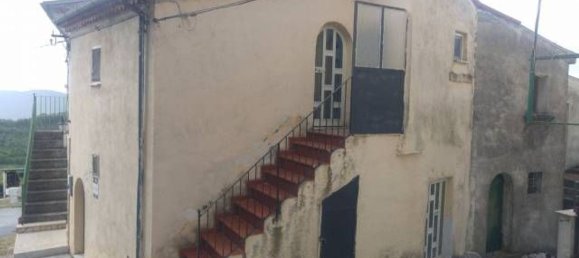3 rooms Apartment in Rocchetta a Volturno, Italy No. 71441 2