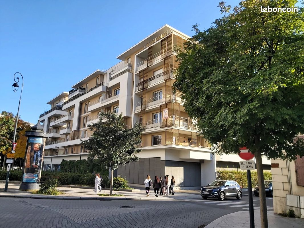 3 bedrooms Apartment in Chelles, France No. 173146