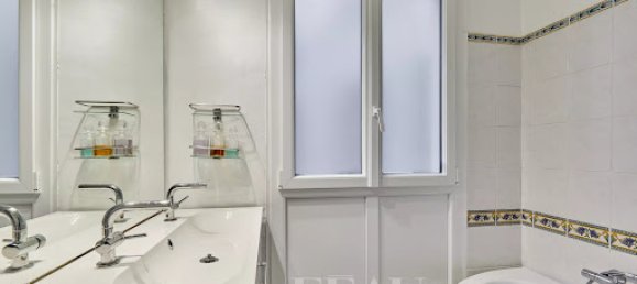 3 bedrooms Apartment in Paris, France No. 121711 13