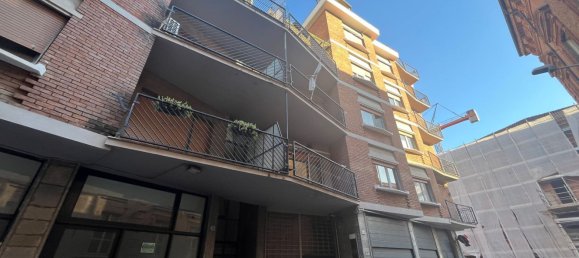 4 rooms Apartment in Alessandria, Italy No. 8476 82