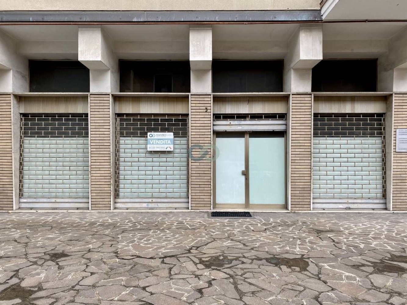 Propriété commerciale à Brescia, Italy 450m² No. 391873