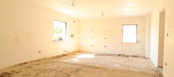 5 bedrooms House in Pianella, Italy No. 371374 10