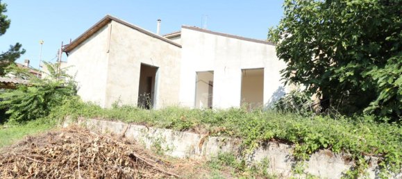 5 bedrooms House in Pianella, Italy No. 371374 4