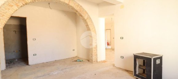 5 bedrooms House in Pianella, Italy No. 371374 9