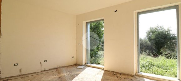 5 bedrooms House in Pianella, Italy No. 371374 16