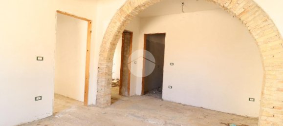 5 bedrooms House in Pianella, Italy No. 371374 8