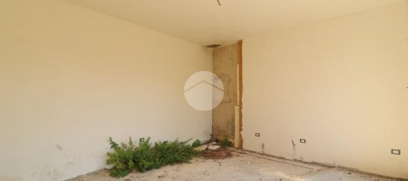 5 bedrooms House in Pianella, Italy No. 371374 18