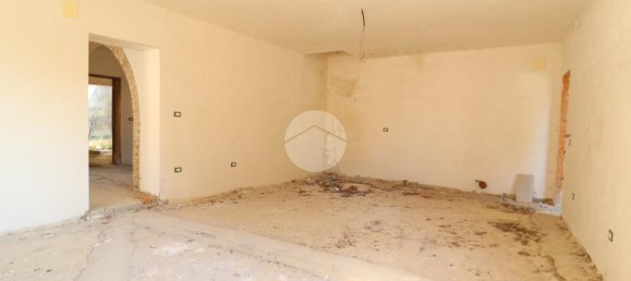 5 bedrooms House in Pianella, Italy No. 371374 12