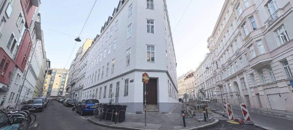 2 rooms Apartment in Josefstadt, Austria No. 239026 2