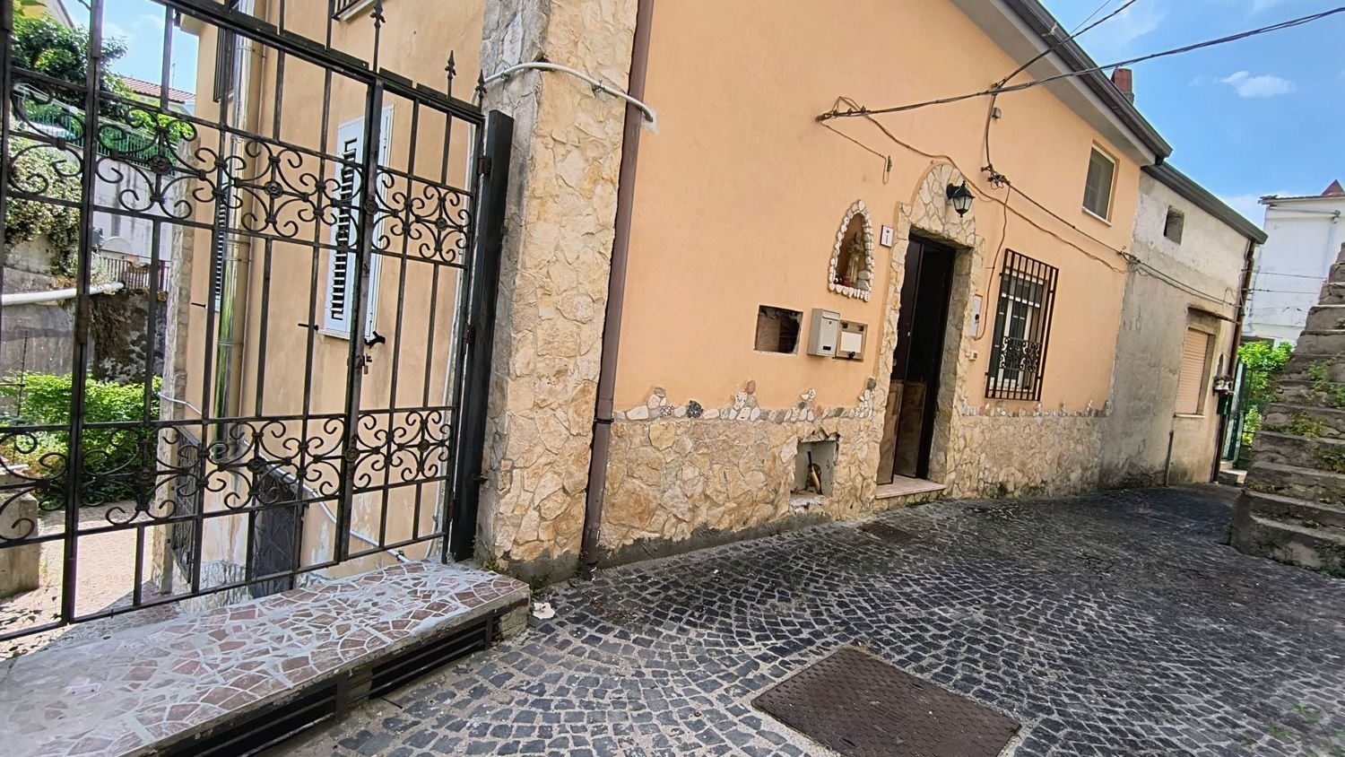 4 rooms House in Giffoni Valle Piana, Italy No. 294543