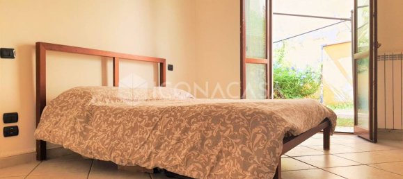 Квартира с 2 комнатами в Монтесильвано, Италия № 27651 6