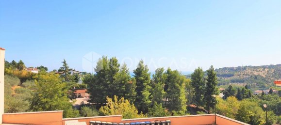 Квартира с 2 комнатами в Монтесильвано, Италия № 27651 12