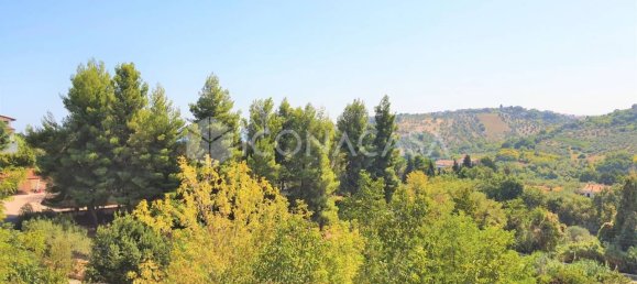 Квартира с 2 комнатами в Монтесильвано, Италия № 27651 13