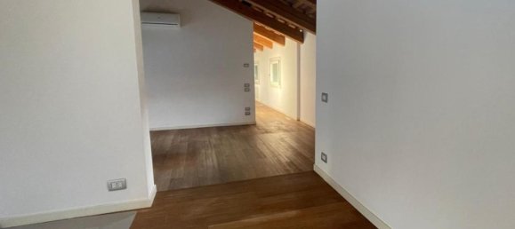 Пентхаус с 4 комнатами в Виченца, Италия № 233035 39