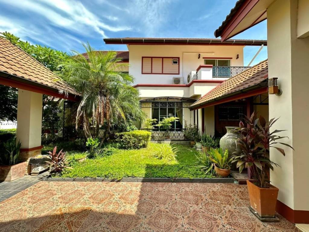 Casa de 6 dormitorios en Hang Dong, Thailand No. 71487