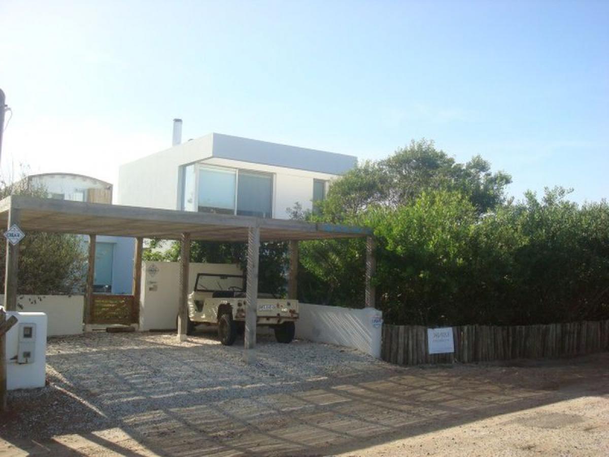 2 bedrooms House in Maldonado, Uruguay No. 12055