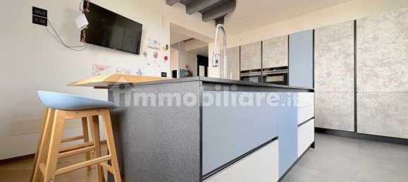 4 bedrooms Apartment in Udine, Italy No. 272178 9
