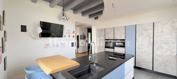 4 bedrooms Apartment in Udine, Italy No. 272178 10