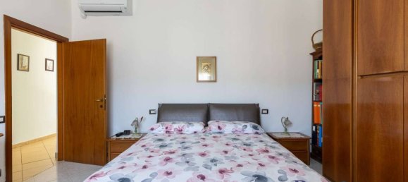 2 bedrooms Apartment in Poggibonsi, Italy No. 49682 11