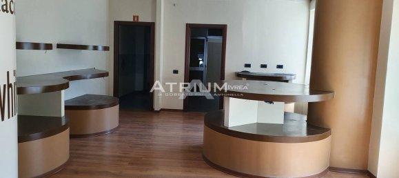 410m² Commercial property in Ivrea, Italy No. 146982 4
