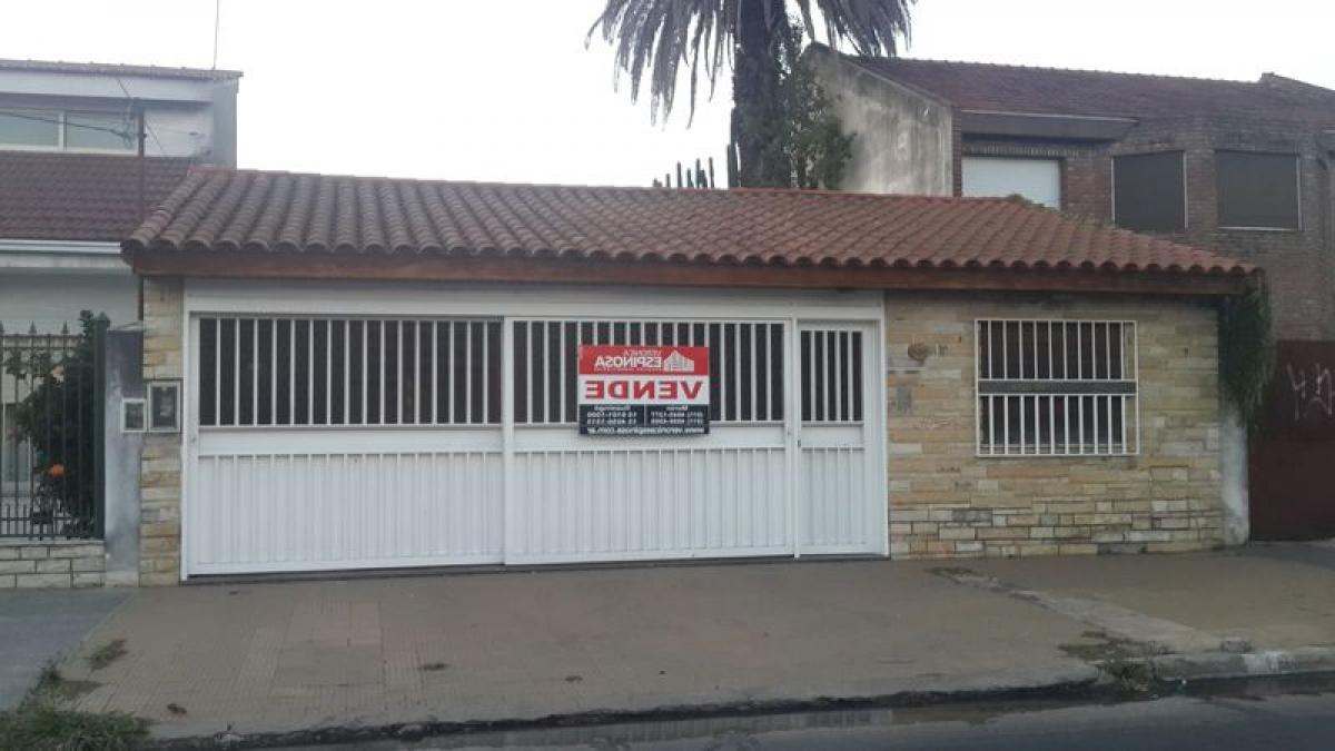 Casa de 2 dormitorios en Morón, Argentina No. 69381