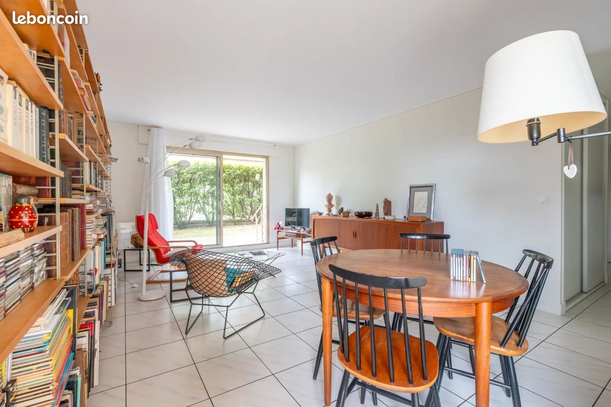 Apartamento de 2 dormitorios en Nogent-sur-Marne, France No. 359262