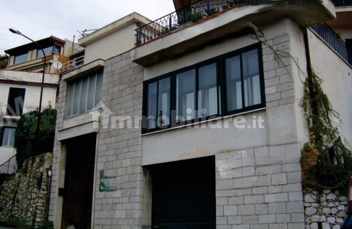 Apartamento de 3 dormitorios en Taormina, Italy No. 38249