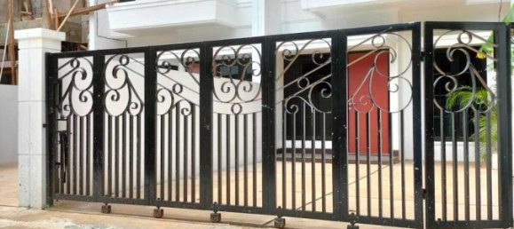 4 bedrooms House in Bekasi City, Indonesia No. 1533 9