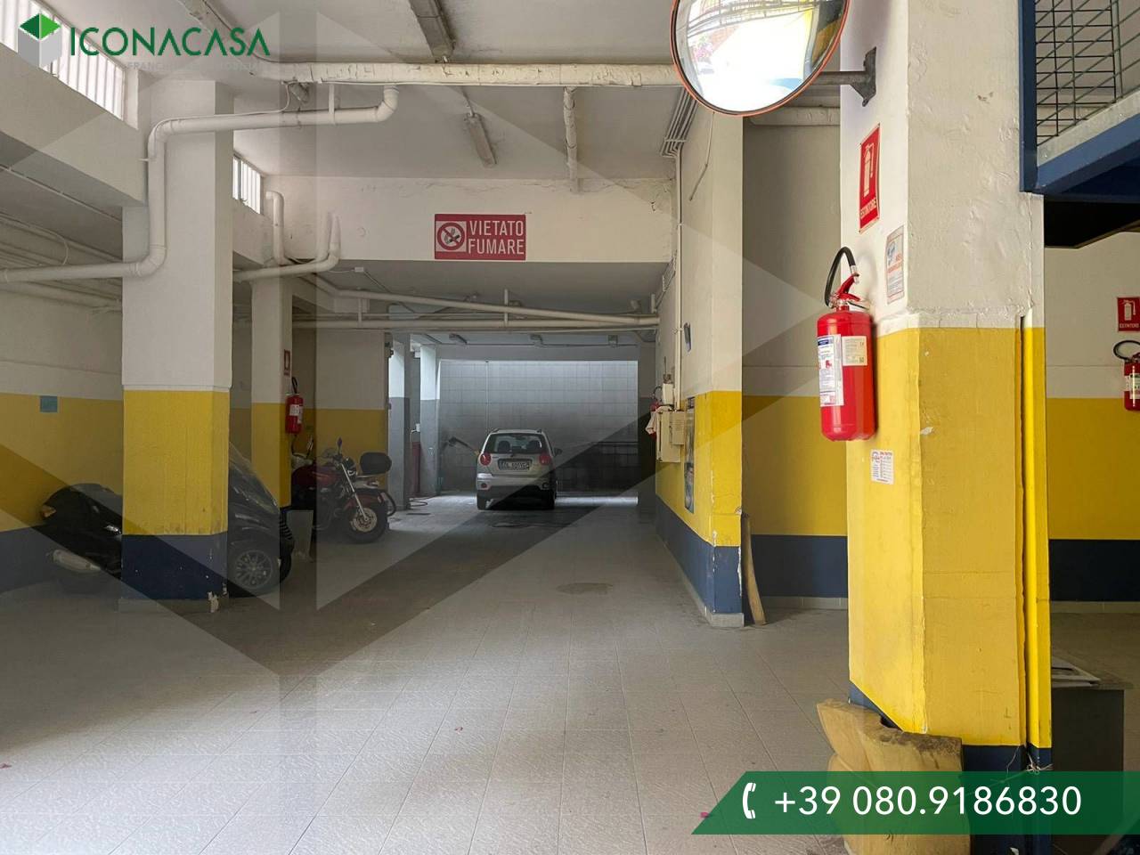 1 room Commercial property in Bari, Italy No. 22621