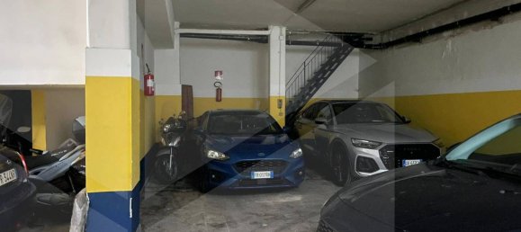 1 room Commercial property in Bari, Italy No. 22621 2