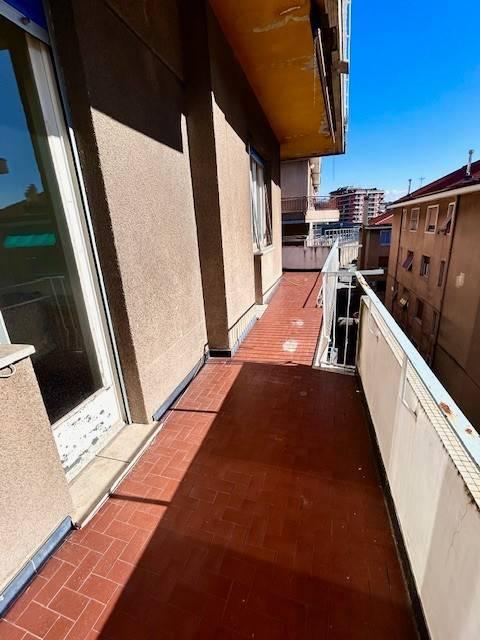 4 rooms Apartment in Genoa, Italy No. 32563