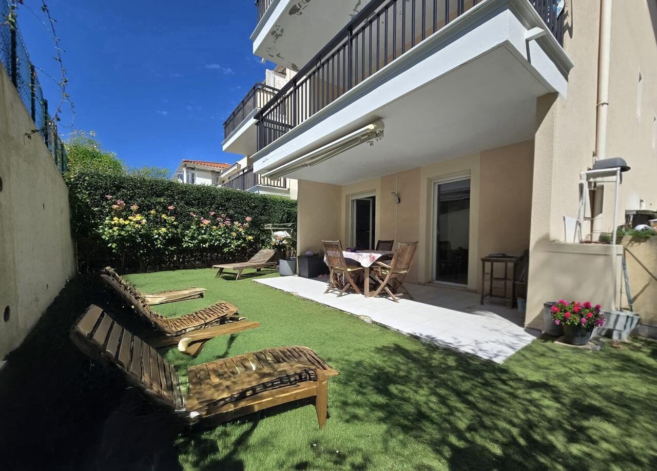 3 bedrooms Apartment in Nice, France No. 287683