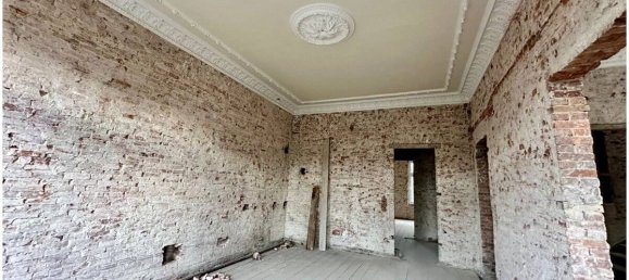 12 rooms Townhouse in Eimsbuttel, Germany No. 18439 11