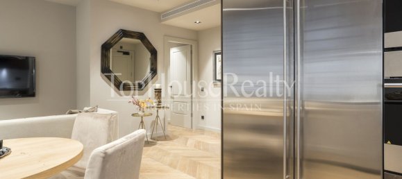 2 Schlafzimmer Wohnung in Ciutat Vella, Spain, Nr. 103348 8