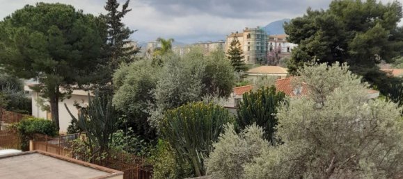 5 rooms Apartment in Palermo, Italy No. 142990 4