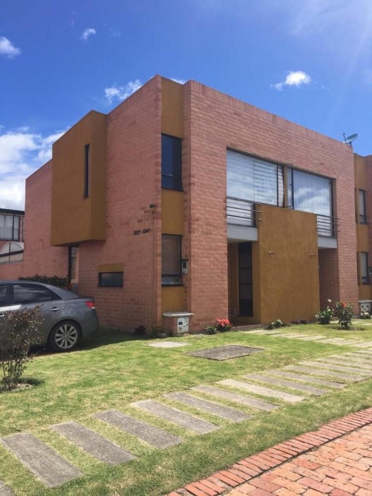 3 bedrooms House in Cundinamarca, Colombia No. 2732