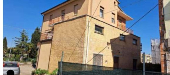 3 bedrooms Apartment in Marsciano, Italy No. 340810 4