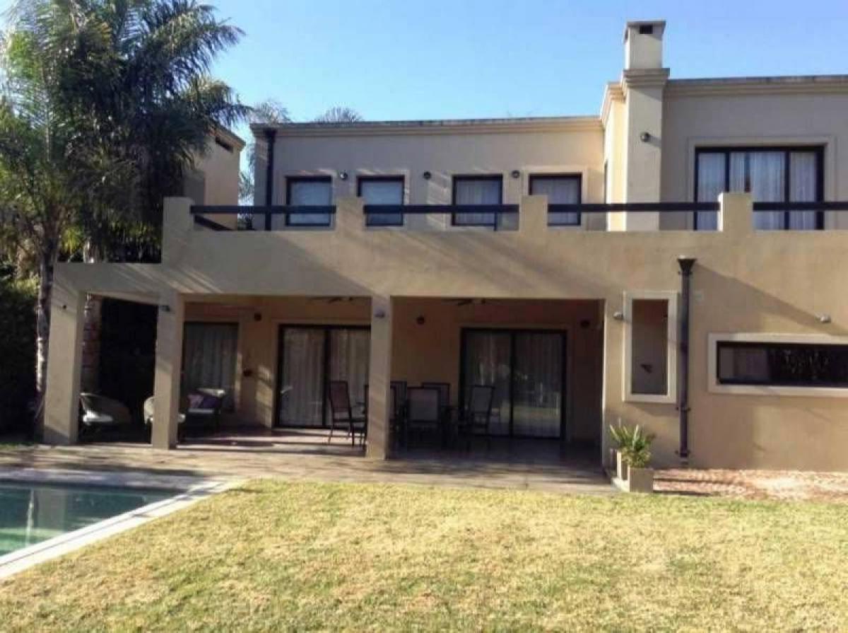 3 bedrooms House in Pilar, Argentina No. 1135
